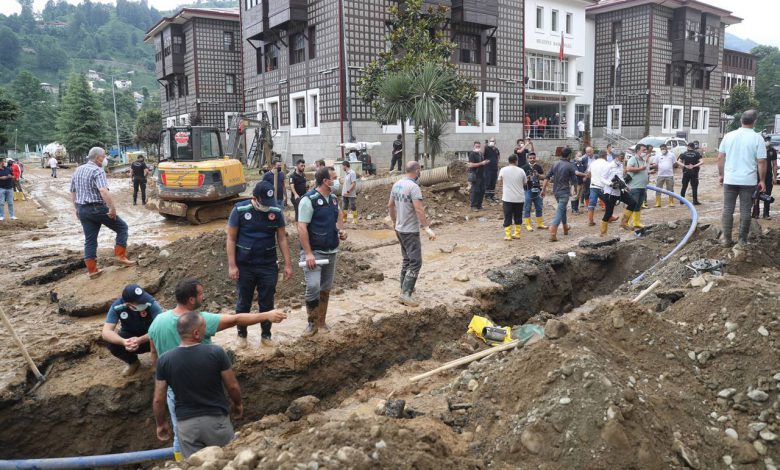 Rize’de felaketin yaraları sarılıyor Rize’de felaketin yaraları sarılıyor