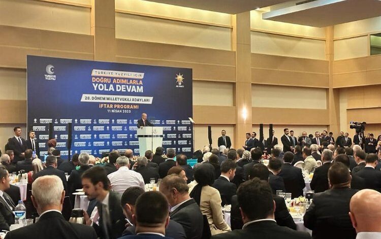 Memduh Büyükkılıç Cumhurbaşkanı iftarında Memduh Büyükkılıç Cumhurbaşkanı iftarında