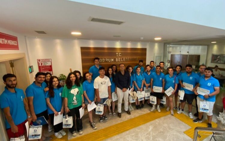 Tarım kampı öğrencilerinden Bodrum Belediyesi’ne ziyaret Tarım kampı öğrencilerinden Bodrum Belediyesi’ne ziyaret
