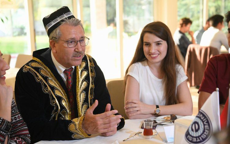 TÖBİR Türkçe öğrenmek isteyenleri bir araya getiriyor