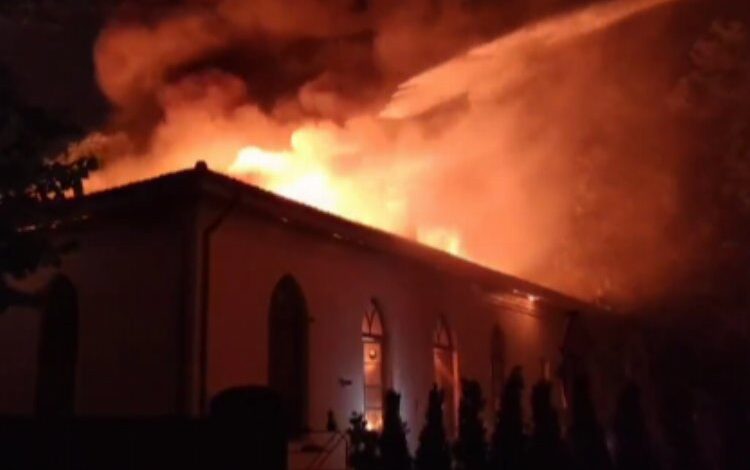 Topkapı Sarayı’nda yangın… Ağır hasar meydana geldi Topkapı Sarayı’nda yangın… Ağır hasar meydana geldi