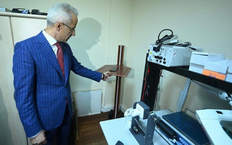 Bakan Uraloğlu’ndan Cep Telefonu Test Merkezi’ne inceleme