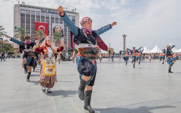 İzmir’de kurtuluş coşkusu İzmir’de kurtuluş coşkusu