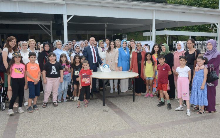 Bursa Yıldırım’da 200 kadın üye DEVA’ya katıldı Bursa Yıldırım’da 200 kadın üye DEVA’ya katıldı