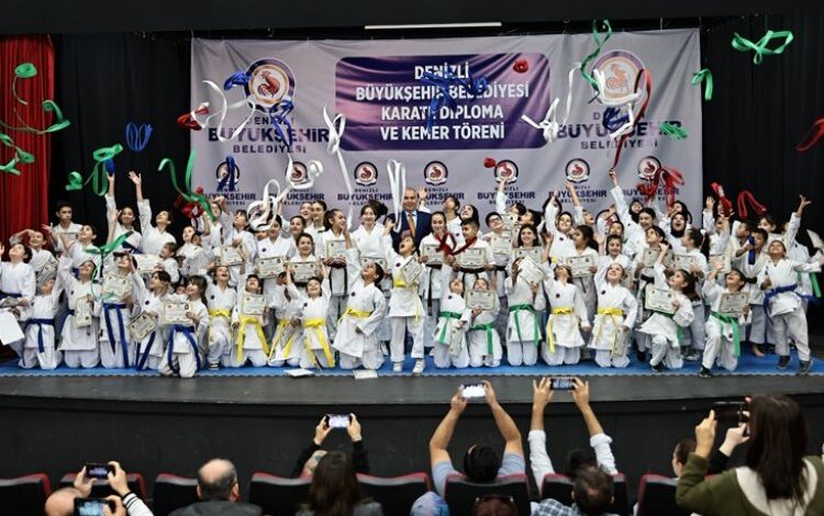 Minik karateciler kuşağı taktı Minik karateciler kuşağı taktı