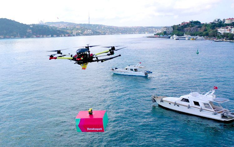 Drone ile ilk yemek teslimatı yapıldı