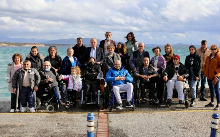 Didim’de engelli vatandaşlar yemekte bir araya geldi Didim’de engelli vatandaşlar yemekte bir araya geldi