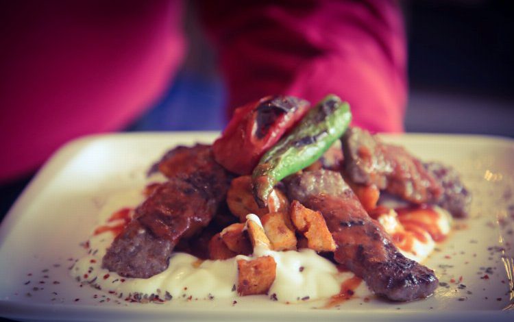 Antik Köfte şimdi de Balyanoz Koyu’nda Antik Köfte şimdi de Balyanoz Koyu’nda