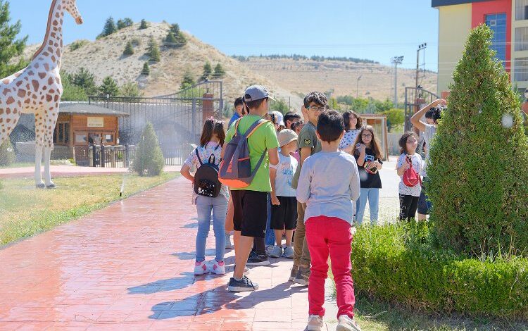 Malatya’da öğrencilerden hayvan bahçesine gezi Malatya’da öğrencilerden hayvan bahçesine gezi