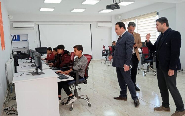 Diyarbakır’da Bilgievi öğrencilerine hediye ders kitabı