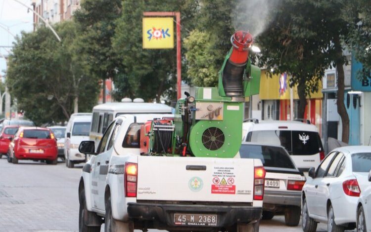 Manisa ilaçlamayı gece-gündüz sürdürüyor