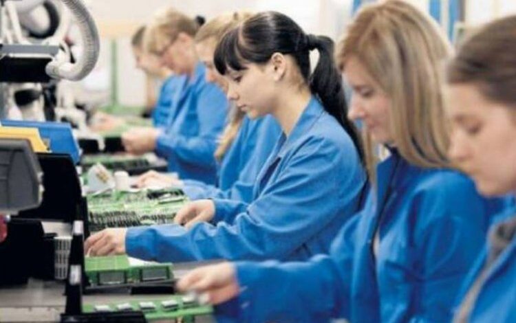 Ücretli çalışan sayısı yıllık yüzde 7,4 arttı