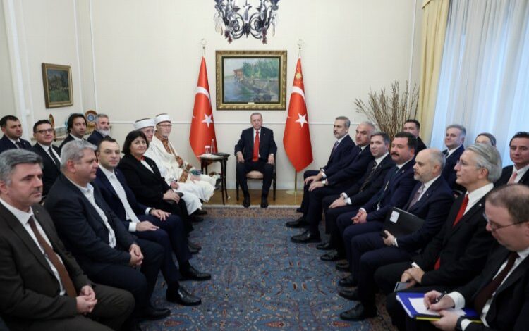 Cumhurbaşkanı Erdoğan, Türkiye’nin Atina Büyükelçiliğini ziyaret etti Cumhurbaşkanı Erdoğan, Türkiye’nin Atina Büyükelçiliğini ziyaret etti