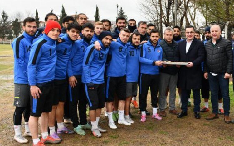 Bursa Mustafakemalpaşa’da futbolculara moral ziyareti