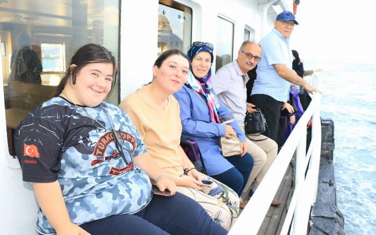 Kocaeli’de yaşlı ve özel bireylere mehtap turu