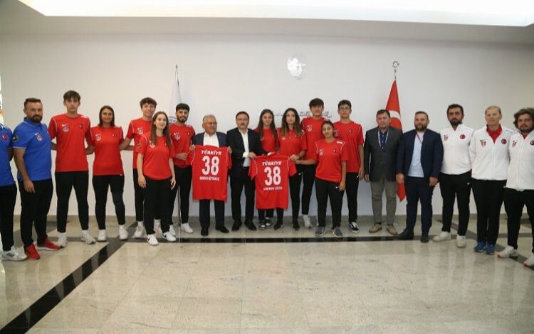 Memduh Büyükkılıç’tan Kayserispor’a moral