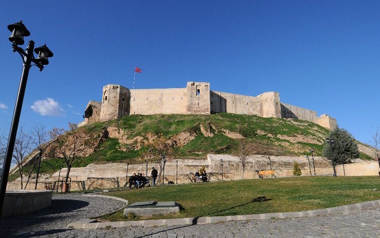 Hasar gören tarihi Gaziantep Kalesi’nde restorasyon başlıyor