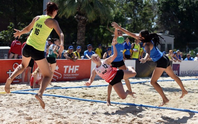 Plajda hentbol heyecanı