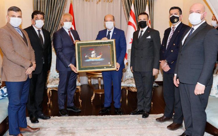 KKTC Cumhurbaşkanı Tatar, soydaşlarını ağırladı