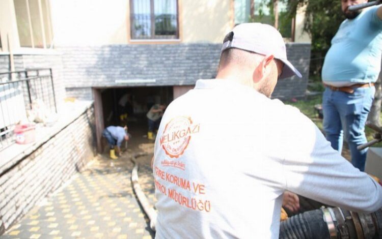 Kayseri Melikgazi’de sel temizliği yapılıyor