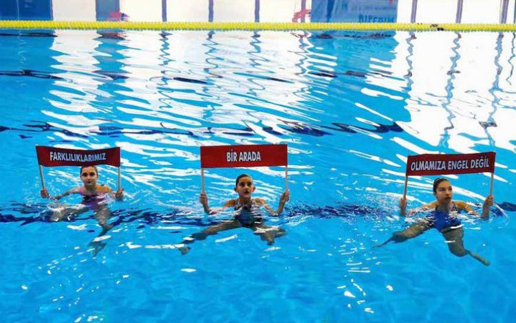 Eskişehir’de engelsiz yüzmenin keyfini yaşadılar Eskişehir’de engelsiz yüzmenin keyfini yaşadılar