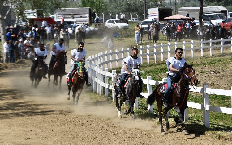 Bursa’da rahvan atları fethetti!