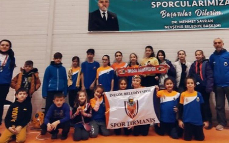 Bursa İnegöl’de küçük dağcıların kürsü sevinci Bursa İnegöl’de küçük dağcıların kürsü sevinci