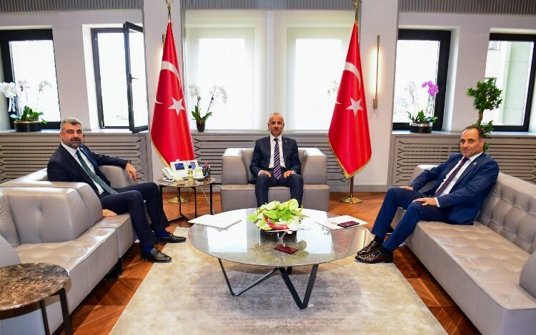 Mardin milletvekilleri Ulaştırma Bakanı ile görüştü