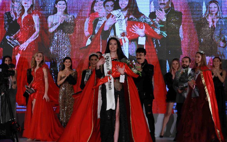 Ankaralı İlayda, Model Of Turkey seçildi Ankaralı İlayda, Model Of Turkey seçildi