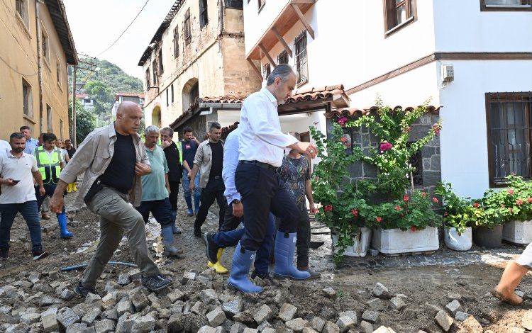 Bursa Mudanya’da sel sonrası hayat normale dönüyor… Kumyaka’da kapsamlı temizlik sürüyor