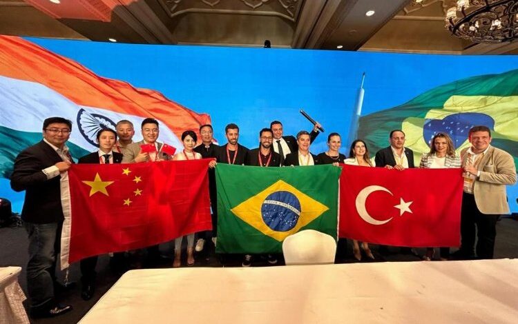 500 girişimci Yeni Delhi’de buluştu.. Zirvede Türkiye’yi TÜGİAD temsil etti 500 girişimci Yeni Delhi’de buluştu.. Zirvede Türkiye’yi TÜGİAD temsil etti