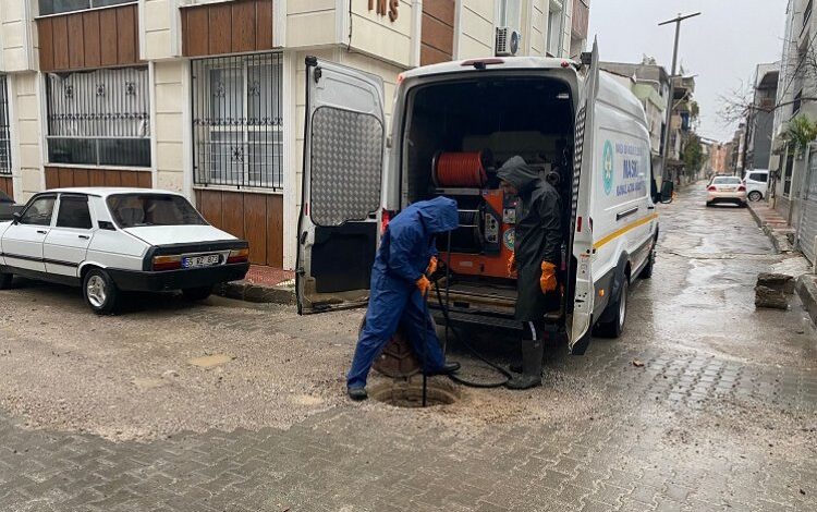 Manisa Büyükşehir ve MASKİ sağanak yağışa karşı sahada Manisa Büyükşehir ve MASKİ sağanak yağışa karşı sahada