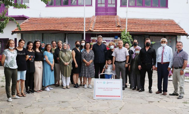 Manisa Kula’da üreten kadınlara ekipman desteği