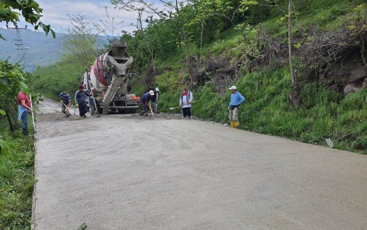Kuylu Karaağaç yolu beton ile buluşuyor