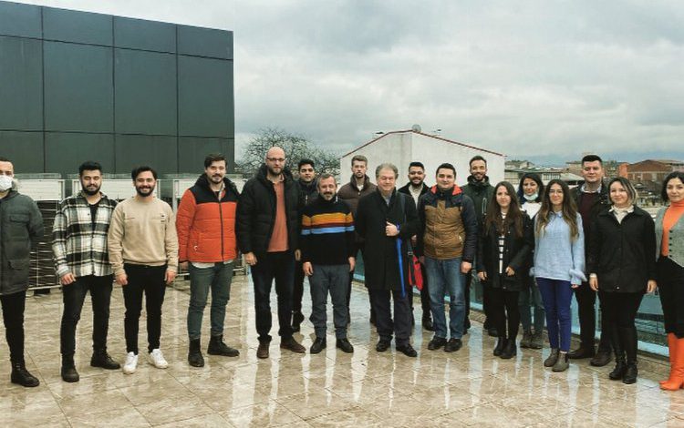 Kocaeli İzmit Belediyesi Sanat Akademisi, uzman eğitmenlerle güçleniyor