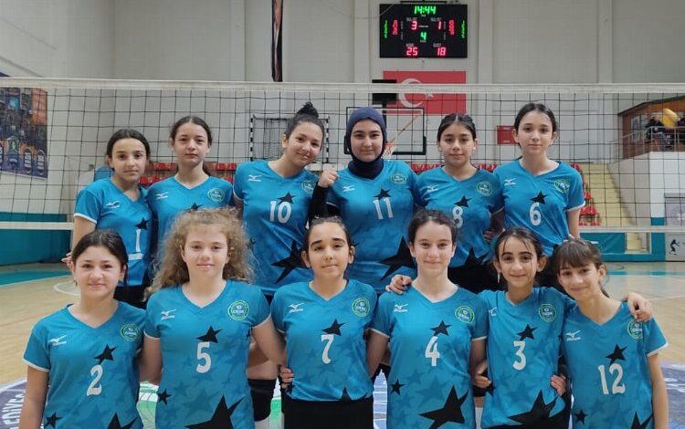 Midi voleybolcular finallerde