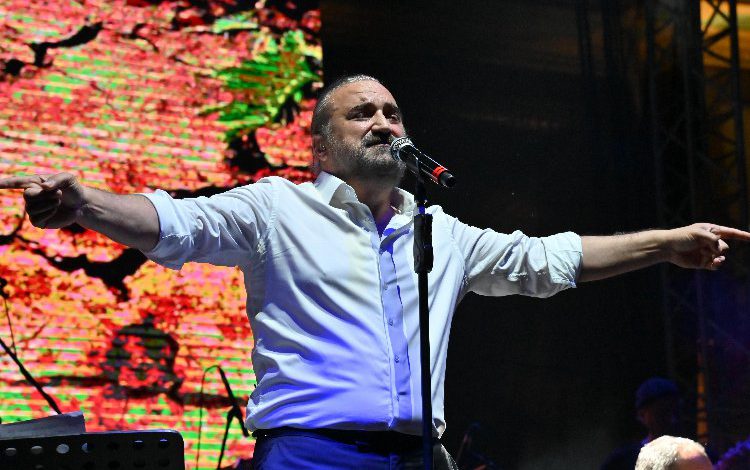 Manisalıların Zafer coşkusuna Volkan Konak ortak oldu Manisalıların Zafer coşkusuna Volkan Konak ortak oldu