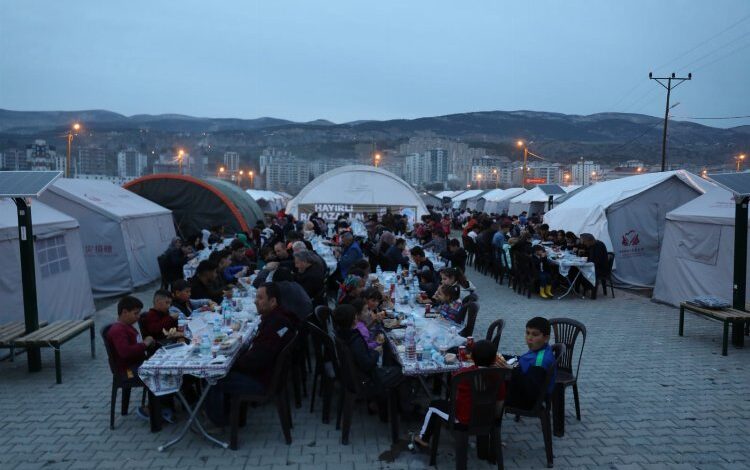 Kayseri Melikgazi Belediyesi’nden çadırkentte iftar sofrası Kayseri Melikgazi Belediyesi’nden çadırkentte iftar sofrası