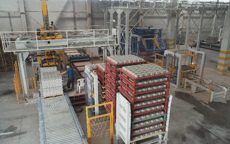 Manisa Salihli Beton’da 1 milyon 828 bin 990 metrekare parke taşı üretildi