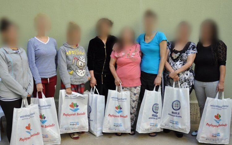 Muğla’da ‘mor yaşam’ ile hükümlülere hijyenik destek Muğla’da ‘mor yaşam’ ile hükümlülere hijyenik destek