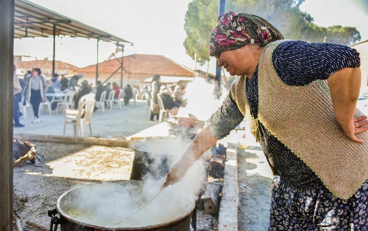İzmir Aliağa Helvacı’da ‘Asker hayrı’ düzenlendi İzmir Aliağa Helvacı’da ‘Asker hayrı’ düzenlendi