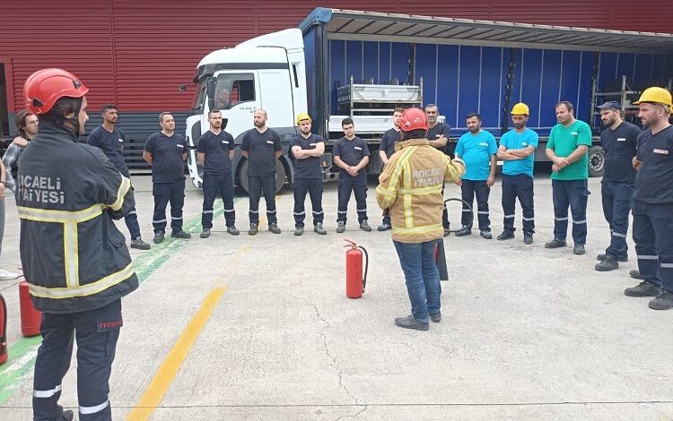 Kocaeli Büyükşehir İtfaiyesi eğitimlerine devam ediyor Kocaeli Büyükşehir İtfaiyesi eğitimlerine devam ediyor