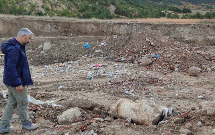 Bayraktepe’deki hafriyatta tarihi heykel çıktı! Bayraktepe’deki hafriyatta tarihi heykel çıktı!