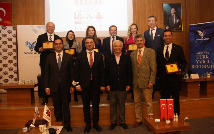 “Hukuk ve ekonomi birbirinin ayrılmaz parçalarıdır” “Hukuk ve ekonomi birbirinin ayrılmaz parçalarıdır”