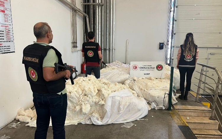 Pamuklara sardılar ama Gümrük’ten kaçamadılar!