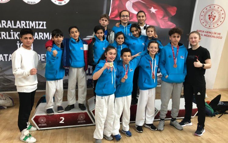 Manisalı karateciler, Bursa’dan 5 madalya ile döndü Manisalı karateciler, Bursa’dan 5 madalya ile döndü