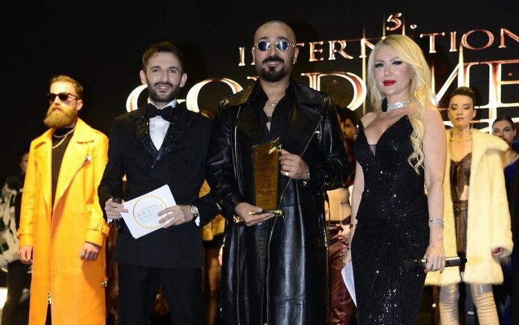 RAMONDER 10. yıl defilesini yaptı RAMONDER 10. yıl defilesini yaptı