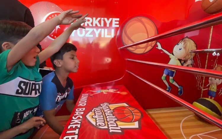 Afetzede çocuklar ‘İletişim’le eğlendi Afetzede çocuklar ‘İletişim’le eğlendi