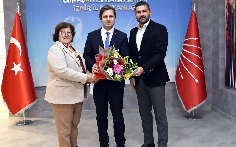 Foça’dan CHP İzmir İl Başkanlığına ziyaret Foça’dan CHP İzmir İl Başkanlığına ziyaret
