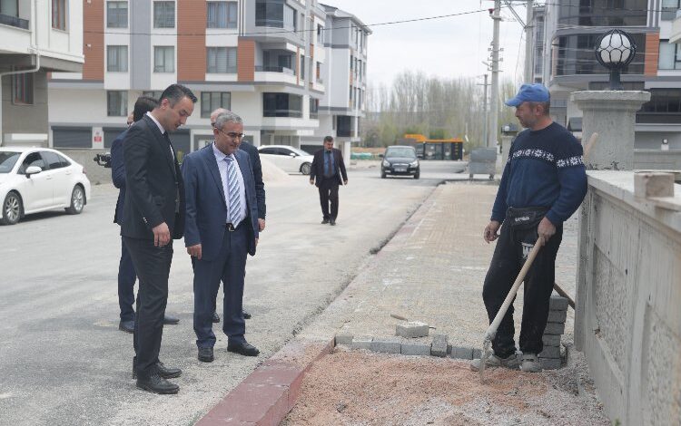 Kütahya’da kaldırım çalışmaları sürüyor Kütahya’da kaldırım çalışmaları sürüyor